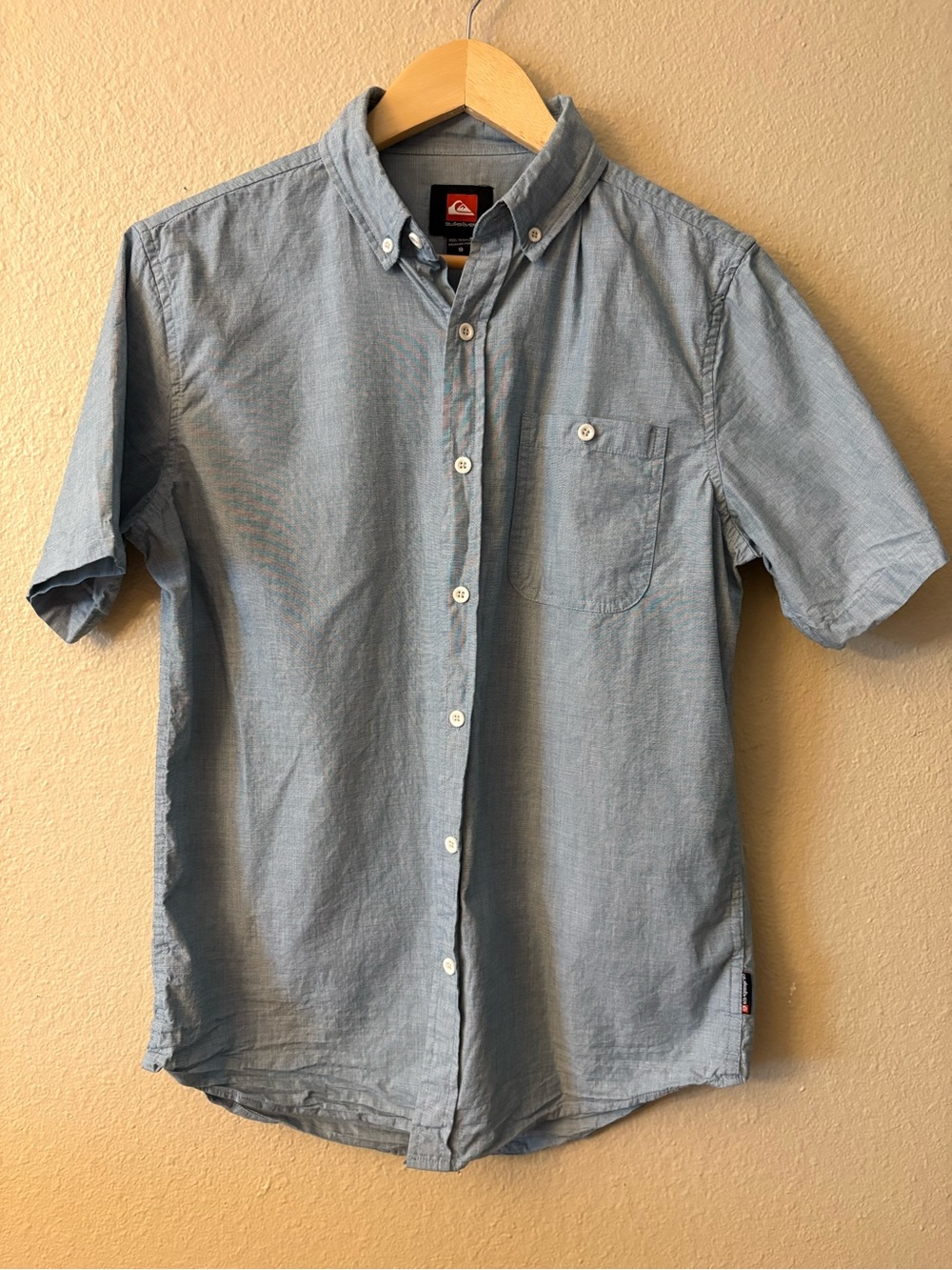 Quiksilver Men’s Blue Short Sleeve Button Up Small 100% Cotton Surf Wear